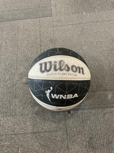 Used Wilson CAITLIN CLARK Basketball Inter Indoor 11614-S000240483