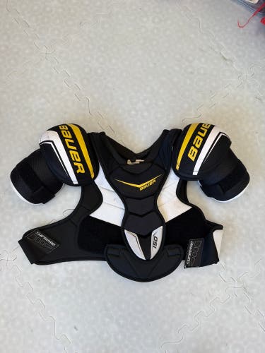 Small Senior Bauer Supreme 150 Shoulder Pads (Used)
