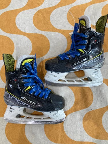 Junior Bauer Vapor 3X Hockey Skates Regular Width Size 1 (Used)