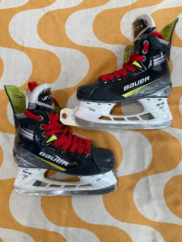 Junior Bauer Vapor X4 Hockey Skates Regular Width Size 2 (Used)