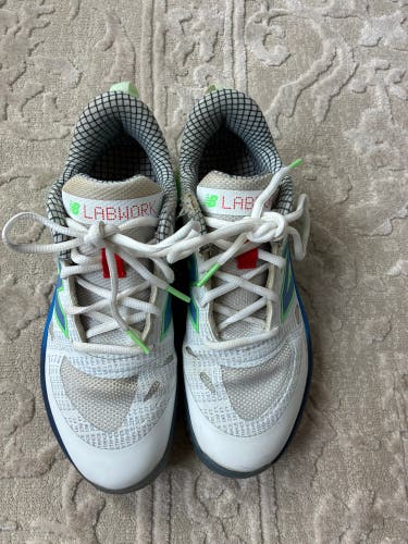 White Men's 6.5Y (Big Kids / Youth) Youth New Balance 3000v7 Low Top Turf Cleats (Used)