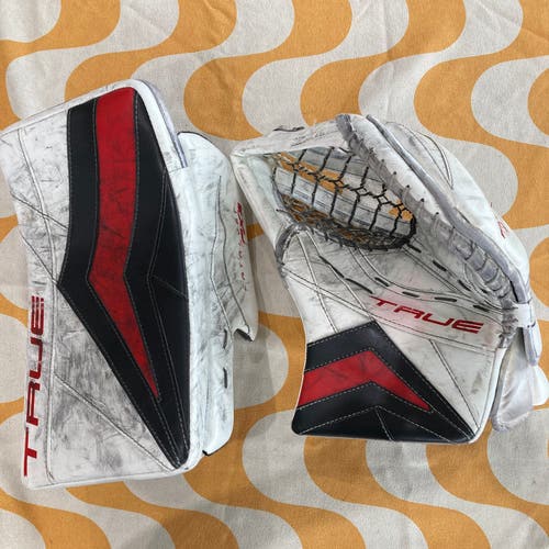 Red Intermediate True Catalyst Px3 Goalie Glove & Blocker Regular (Used)