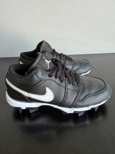 Black Kid's 2Y (Big Kids / Youth) Youth Air Jordan Low Top Turf Cleats (Used)