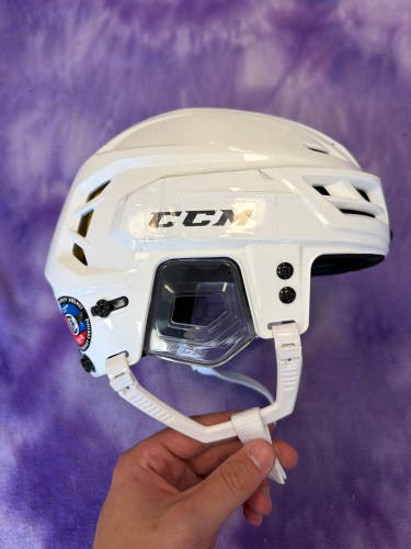 White Medium CCM Tacks 310 Helmet (Used)