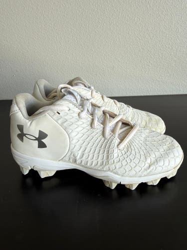 White Kid's 2Y (Big Kids / Youth) Youth Under Armour Low Top Turf Cleats (Used)