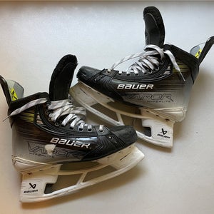 2023 Bauer Vapor Hyperlite 2 Hockey Skates Regular Width Pro Stock 8 (Used)