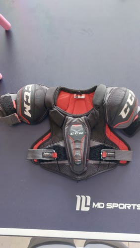 Medium Junior CCM Shoulder Pads (Used)