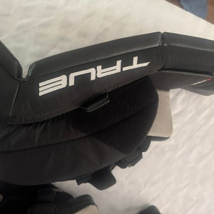 30" True Catalyst 7X3 Goalie Leg Pads (Used)