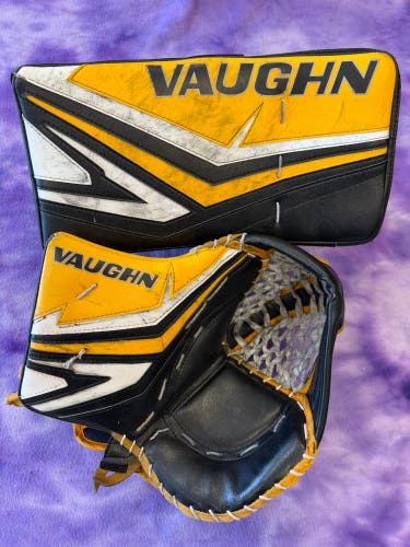 Black Senior Vaughn Slr4 Goalie Gloves & Blockers Regular (Used)