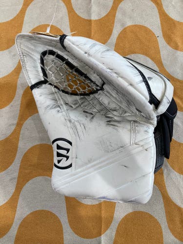 White Intermediate Warrior Ritual GT Goalie Glove Regular (Used)