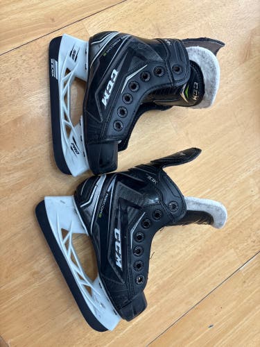 2017 CCM Ribcor 70K Hockey Skates Regular Width 9 (Used)