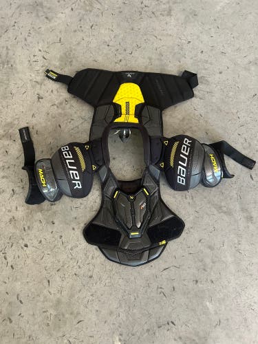 Medium Intermediate Bauer Supreme Mach Shoulder Pads (Used)