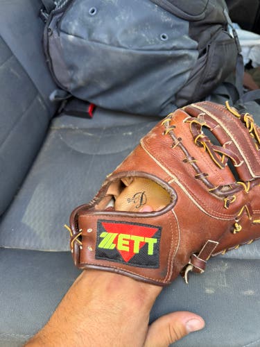 Zett RH First Base Baseball Glove 12" (Used)