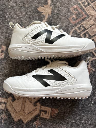 Unisex 4Y (Big Kids / Youth) Youth New Balance Shoes (Used)