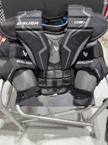 Junior Small / Medium 2023 Bauer GSX Goalie Chest Protector (Lightly Used)