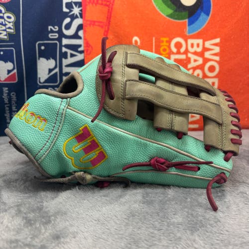 Wilson A2000 JC9 GOTM RHT Baseball Glove 12" (Used)