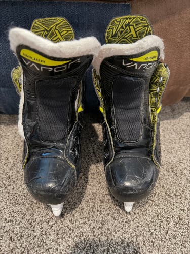 2021 Bauer Vapor 3X Hockey Skates Regular Width 11 (Used)