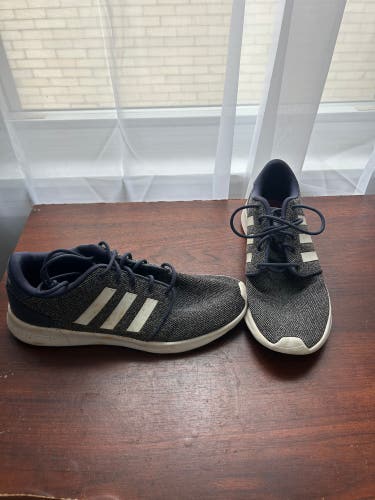 Gray Women's Size M 7.0 (W 8.0) Adult Adidas Shoes (Used)