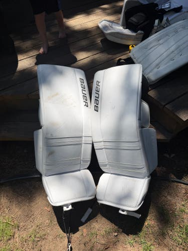 Medium Bauer GSX Goalie Leg Pads (Used)