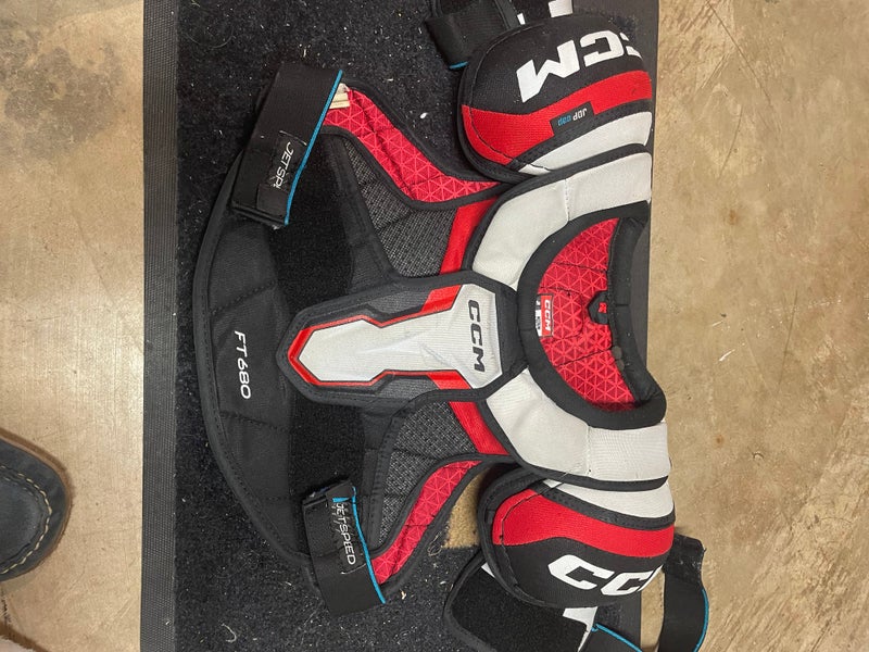 Medium Junior CCM JetSpeed FT680 Shoulder Pads (Used)
