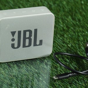 JBL GO 2 SPEAKER WATERPROOF WIRELESS BLUETOOTH, WHITE + USB CORD!