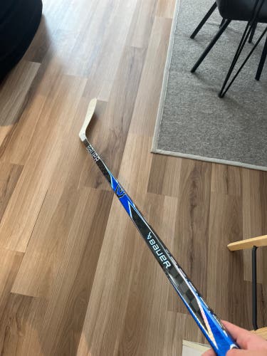 Senior Bauer Proto2 Right Handed Hockey Stick P92 77 Flex (Used)