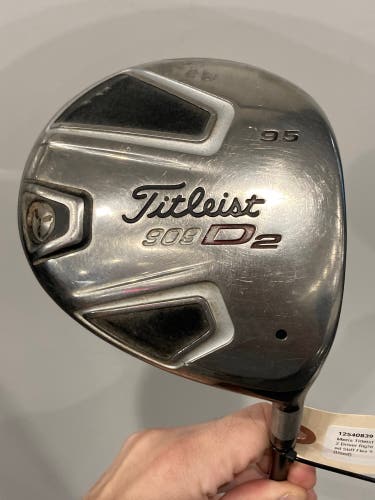 Men's Titleist 910 D2 Driver Right Handed Stiff Flex 9.5 Loft (Used)