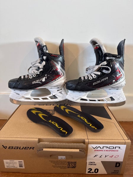 2025 Bauer Vapor Fly40 Hockey Skates Regular Width Size 2 (Used)