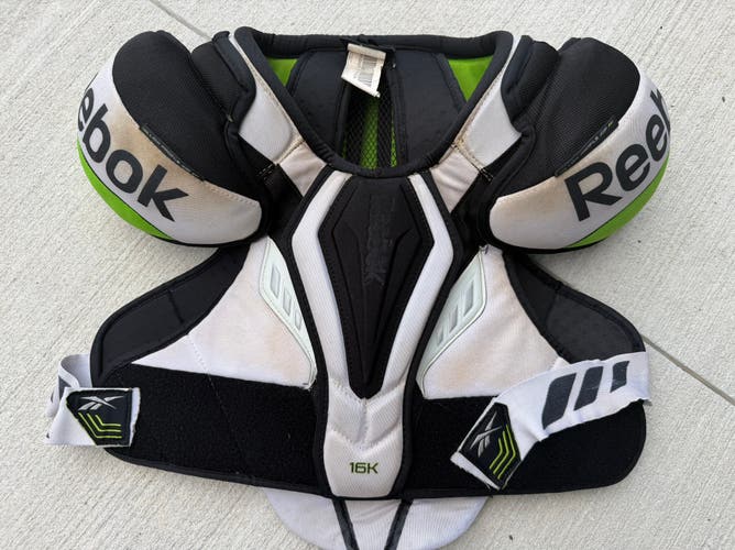 Large Senior Reebok 16K Shoulder Pads (Used)