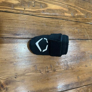 Black Junior EvoShield Elbow Guard Elbow Protection (Used)