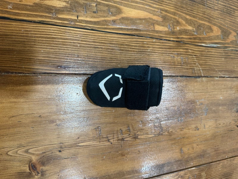 Black Junior EvoShield Elbow Guard Elbow Protection (Used)