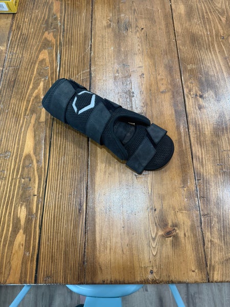Black Junior EvoShield Leg guard Shin Guards (Used)