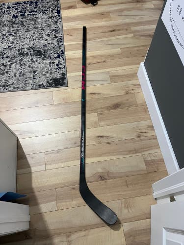 Senior CCM unleashed pro Left Hand Hockey Stick P88 75 Flex (New)