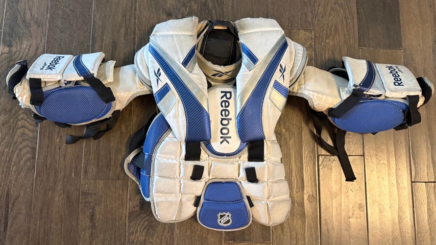 Reebok P5 Goalie Chest Protector/youth large (Used)