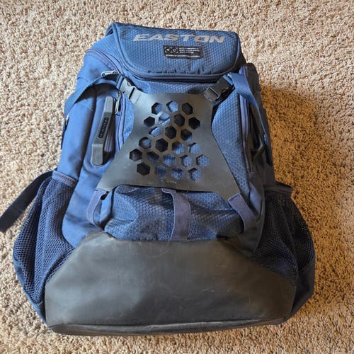 Easton Sport Utility System Walk Off Bat Pack. Excellent Condition (Navy Blue)