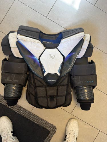Medium S25 Bauer Vapor Flylite Goalie Chest Protector (Used)