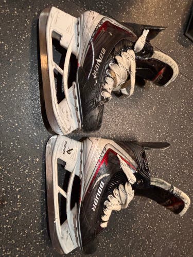 2025 Bauer Vapor Fly40 Hockey Skates 6.5 (Used)