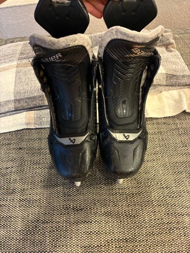 Black/Gray 2024 Bauer Supreme Shadow Hockey Skates Regular Width 6 (Used)