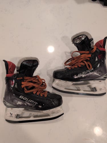 Bauer Vapor X5 Pro Hockey Skates Size 4 Fit 3 Wide (Used)