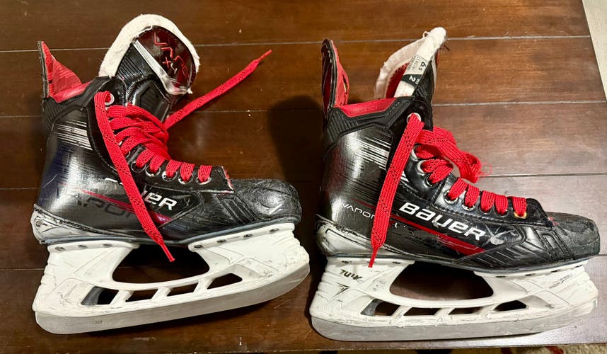 2023 Bauer Vapor X4 Hockey Skates Regular Width 6.5 (Used)
