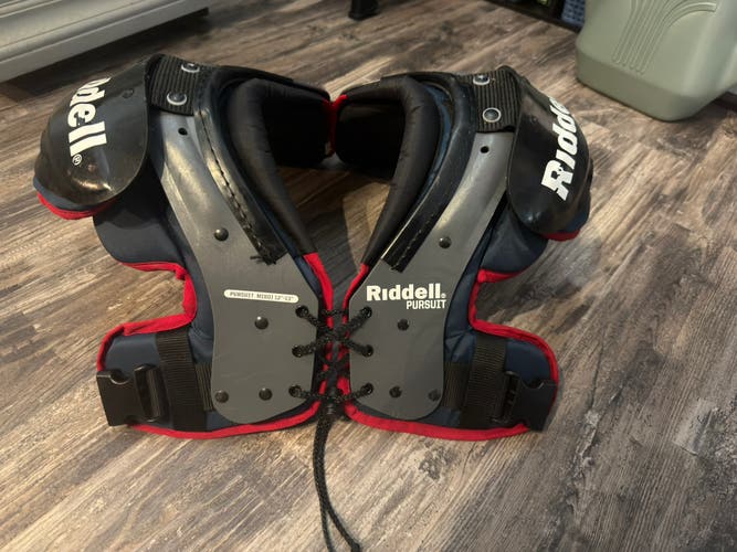 Medium Youth Riddell Pursuit Shoulder Pads (Used)