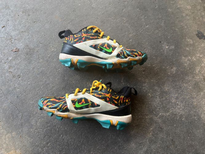 5.5Y (Big Kids / Youth) Nike Alpha Menace 4 Shark Travis Kelce Football Cleats (Used)