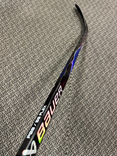 Intermediate Blue Bauer Vapor Flylite Right Handed Hockey Stick P28 55 Flex (New)