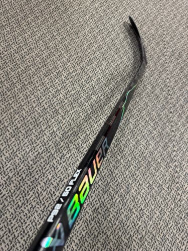 Junior Black Bauer Vapor Flylite Right Handed Hockey Stick P92 50 Flex (New)