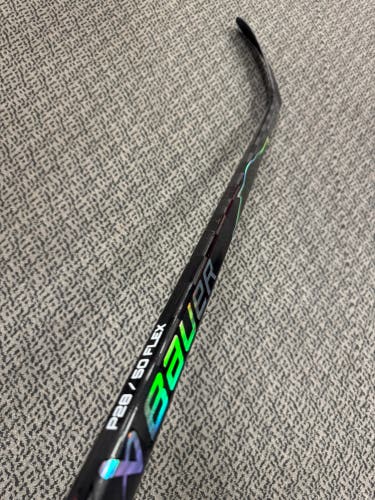 Junior Black Bauer Vapor Flylite Right Handed Hockey Stick P28 50 Flex (New)