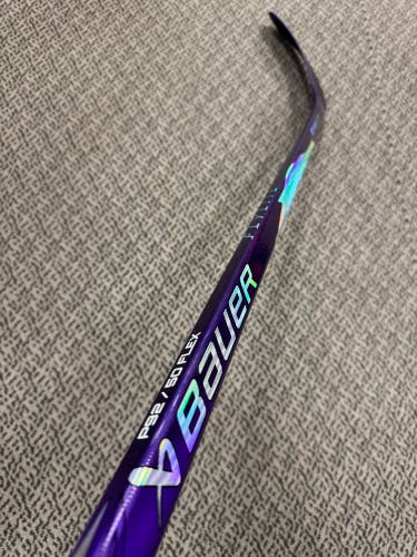 Junior Purple/Teal Bauer Vapor Flylite Right Handed Hockey Stick P92 50 Flex (New)