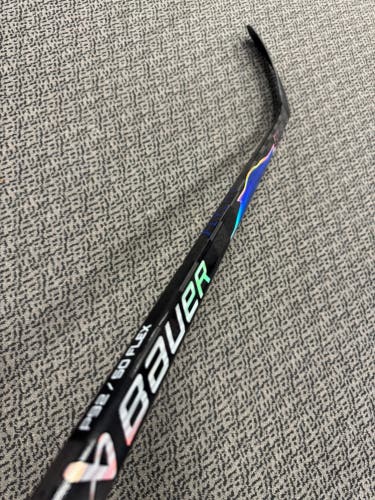 Junior Blue Bauer Vapor Flylite Right Handed Hockey Stick P92 50 Flex (New)