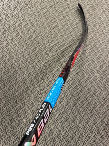 Junior Red Bauer Vapor Flylite Right Handed Hockey Stick P28 40 Flex (New)