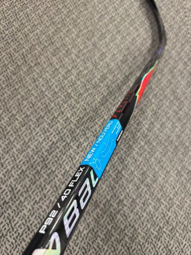 Junior Red Bauer Vapor Flylite Right Handed Hockey Stick P92 40 Flex (New)