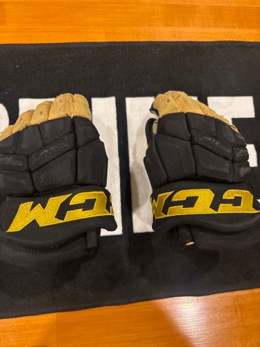 CCM Custom HG65C Gloves 11" (Used)